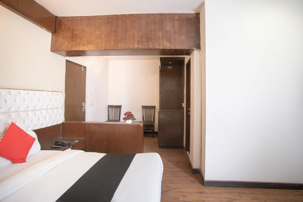 Indirapuram Hotel O Parktel מראה חיצוני תמונה