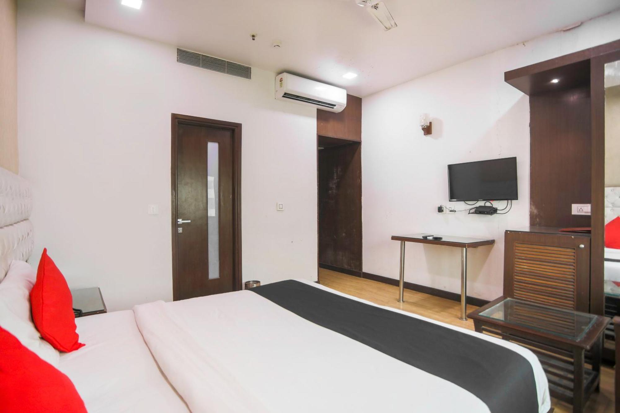 Indirapuram Hotel O Parktel מראה חיצוני תמונה