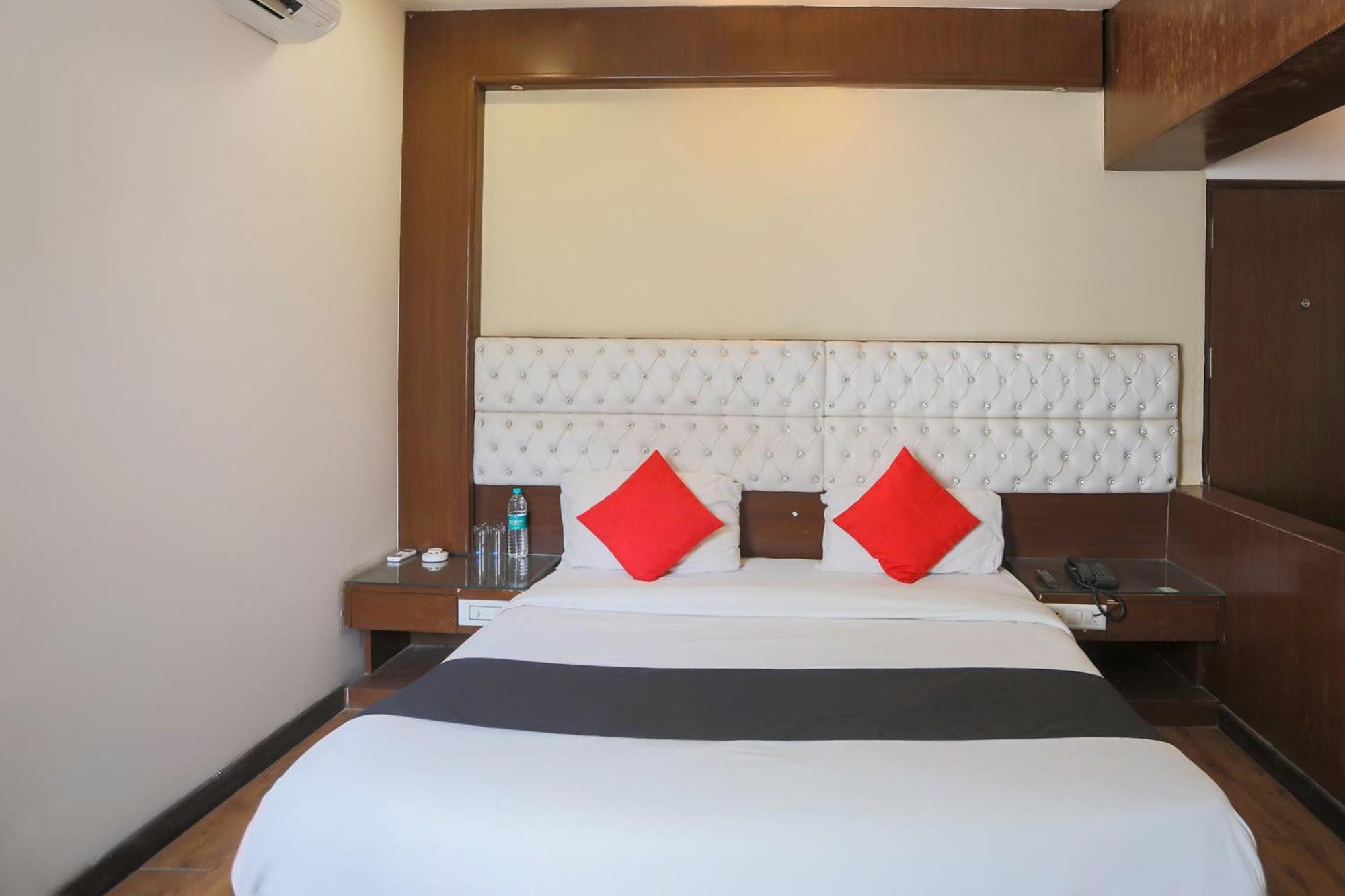 Indirapuram Hotel O Parktel מראה חיצוני תמונה