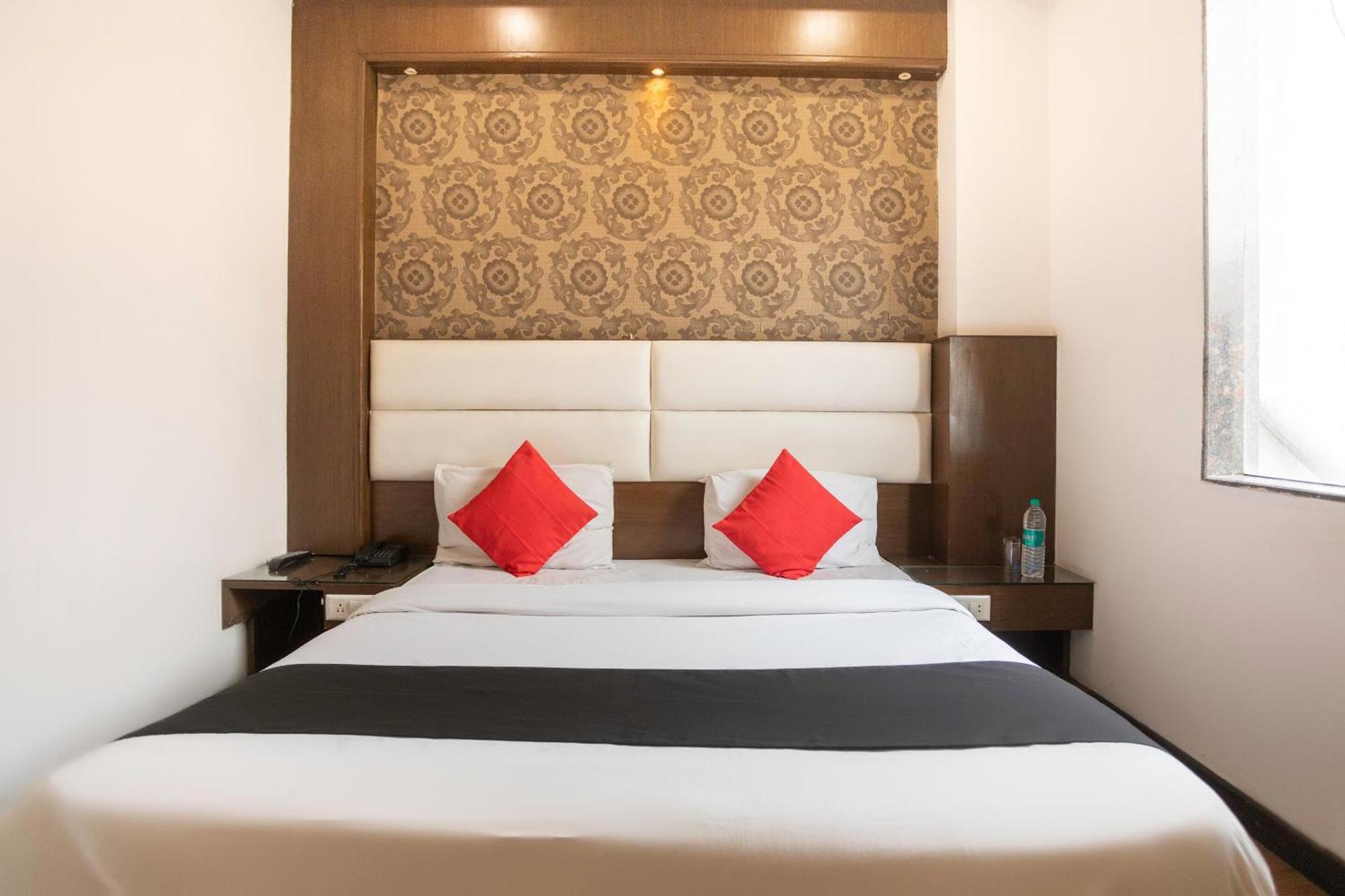 Indirapuram Hotel O Parktel מראה חיצוני תמונה