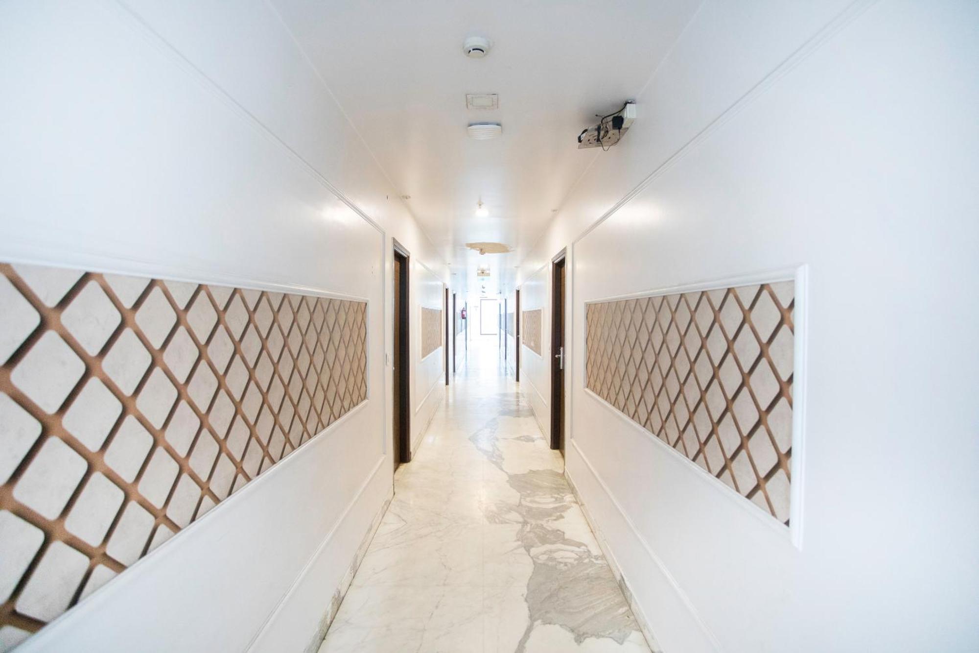 Indirapuram Hotel O Parktel מראה חיצוני תמונה