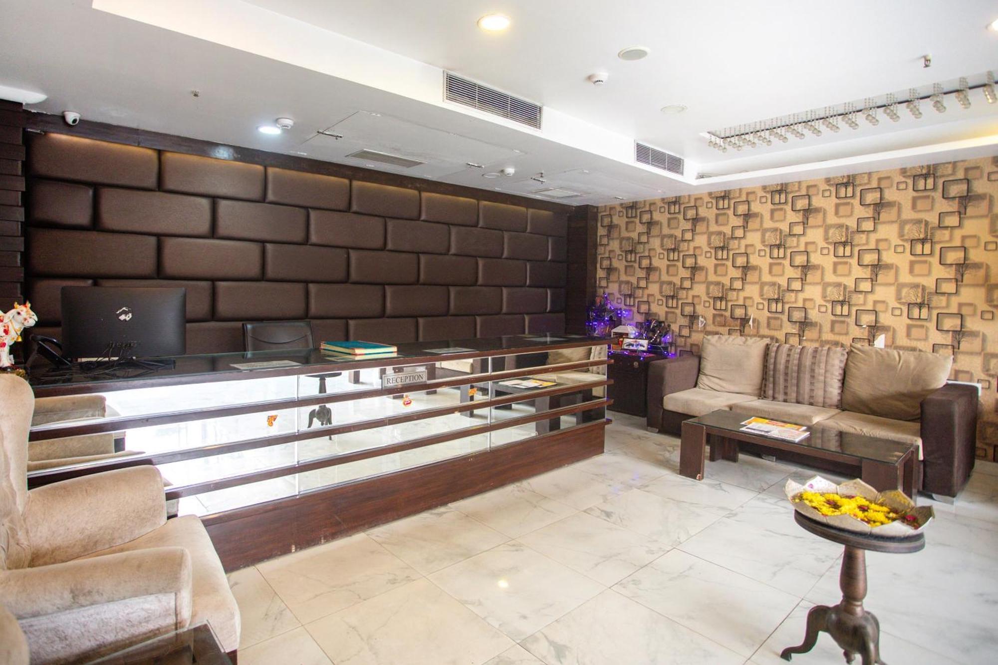 Indirapuram Hotel O Parktel מראה חיצוני תמונה