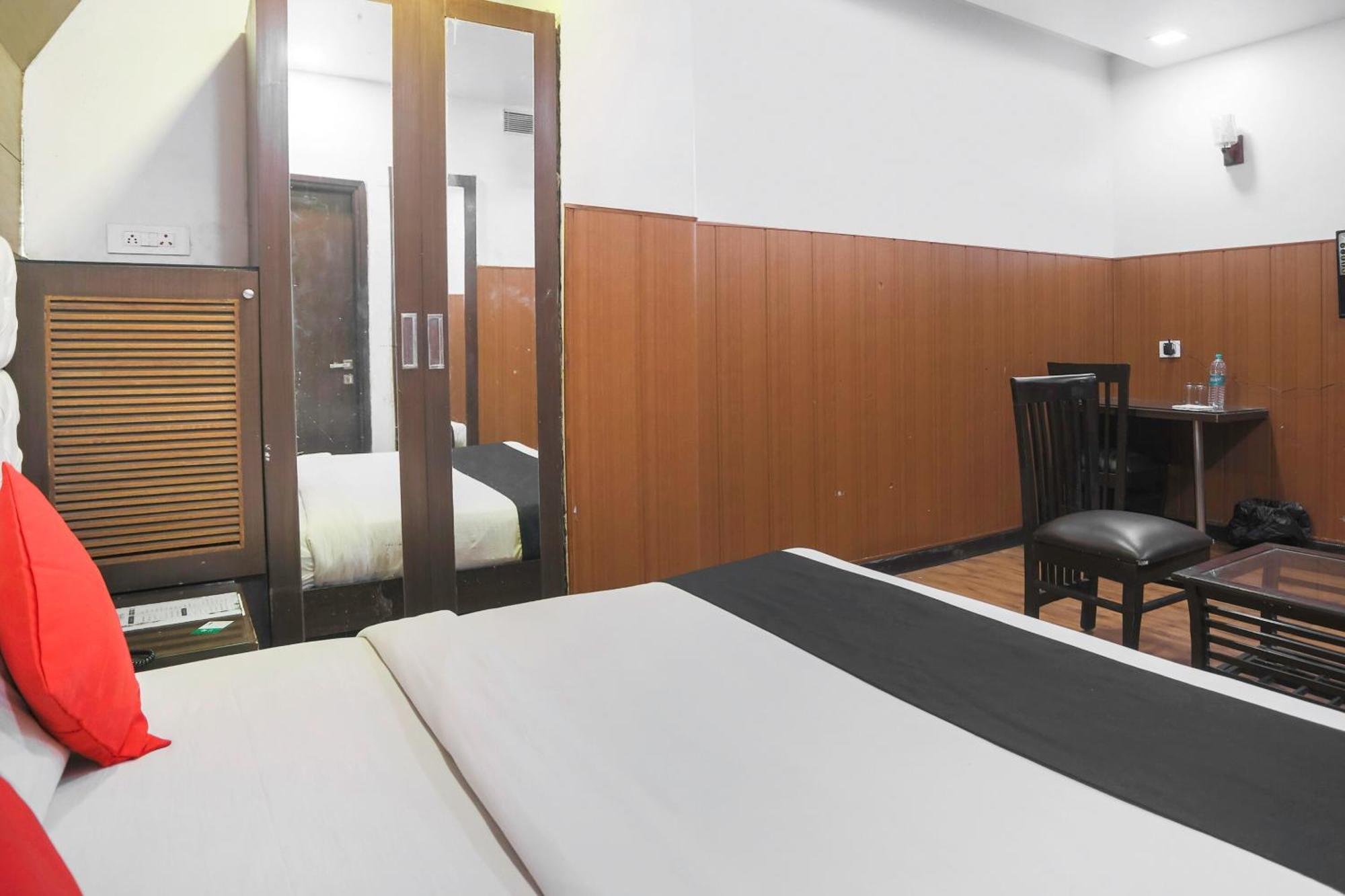 Indirapuram Hotel O Parktel מראה חיצוני תמונה