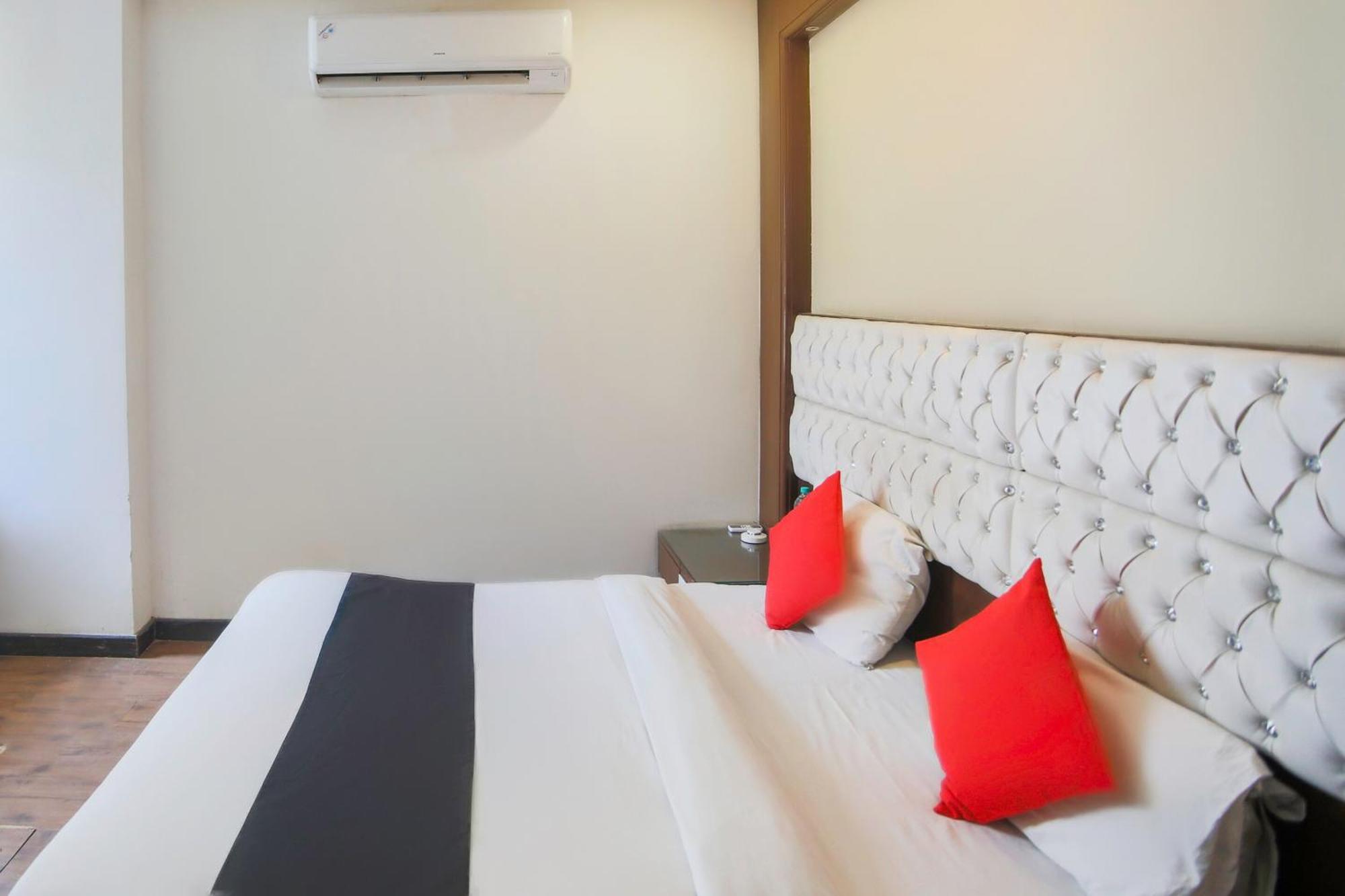 Indirapuram Hotel O Parktel מראה חיצוני תמונה