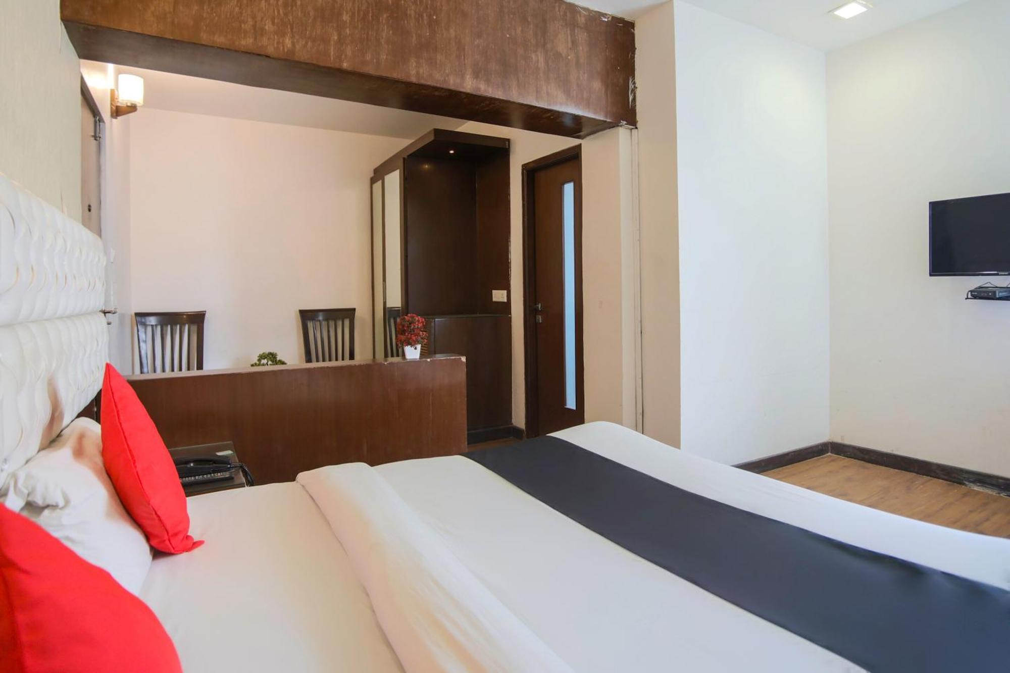 Indirapuram Hotel O Parktel מראה חיצוני תמונה
