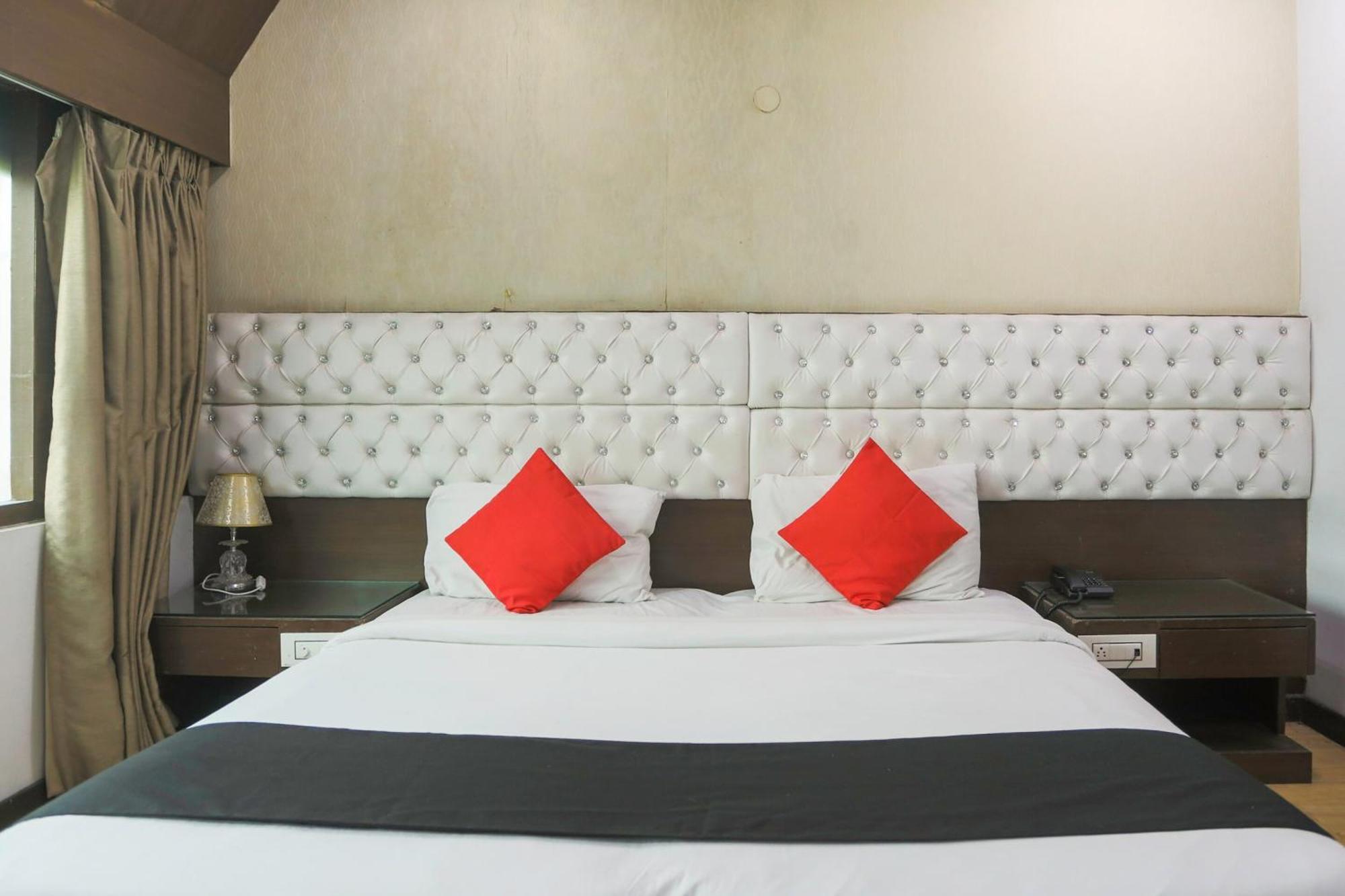 Indirapuram Hotel O Parktel מראה חיצוני תמונה